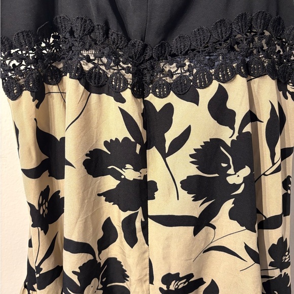 Black and Cream V-Neck Spaghetti Strap Midi Dress - Picture 14 of 15